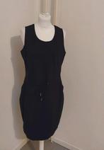 Prachtige donkerblauwe jurk van Una Noa maat L, travelstof, Kleding | Dames, Jurken, Una noa, Ophalen of Verzenden, Zo goed als nieuw