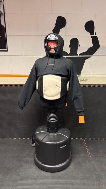 Boxing dummy te koop beschikbaar voor biedingen