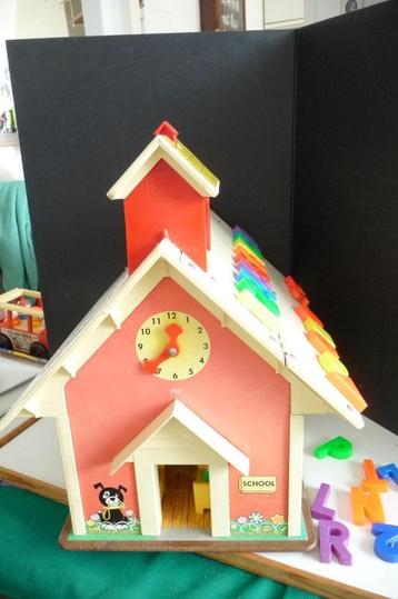 SCHOOLTJE VAN 1971 MET DRAAGBEUGEL, BEL EN KLOK /SINTERKLAAS beschikbaar voor biedingen
