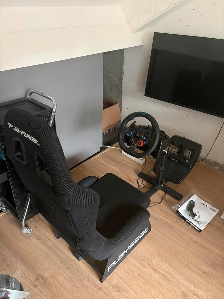 Playseat Evolution + race stuur, Spelcomputers en Games, Spelcomputers | Sony PlayStation Consoles | Accessoires, Zo goed als nieuw