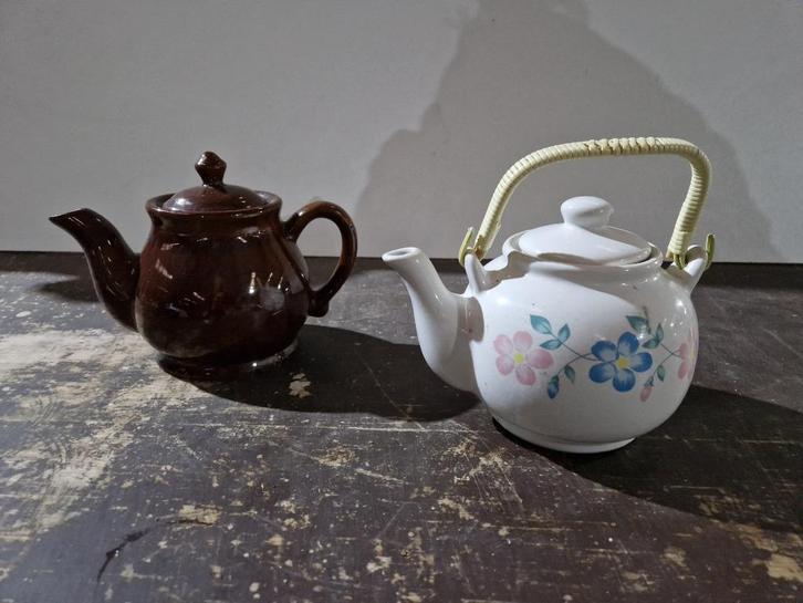 2 leuke theepotten porselein samen €7,50, Huis en Inrichting, Keuken | Servies, Gebruikt, Overige typen, Overige stijlen, Porselein