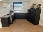 Zwarte L -keuken met grijs blad, Huis en Inrichting, Keuken | Complete keukens, Ophalen of Verzenden, Gebruikt, Composiet, Overige typen