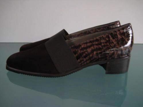 GRATIS VERZENDEN | ALEXANDRIA Nieuwe mooie bruine pumps 42, Kleding | Dames, Schoenen, Nieuw, Pumps, Bruin, Verzenden