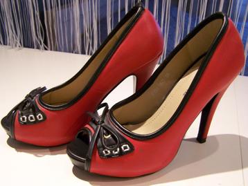 Heel mooie Pumps - rood  beschikbaar voor biedingen