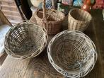 Rieten mand,hangbasket 2 x flessenhouder alles voor, € 5, Huis en Inrichting, Woonaccessoires | Schalen en Manden, Ophalen, Gebruikt