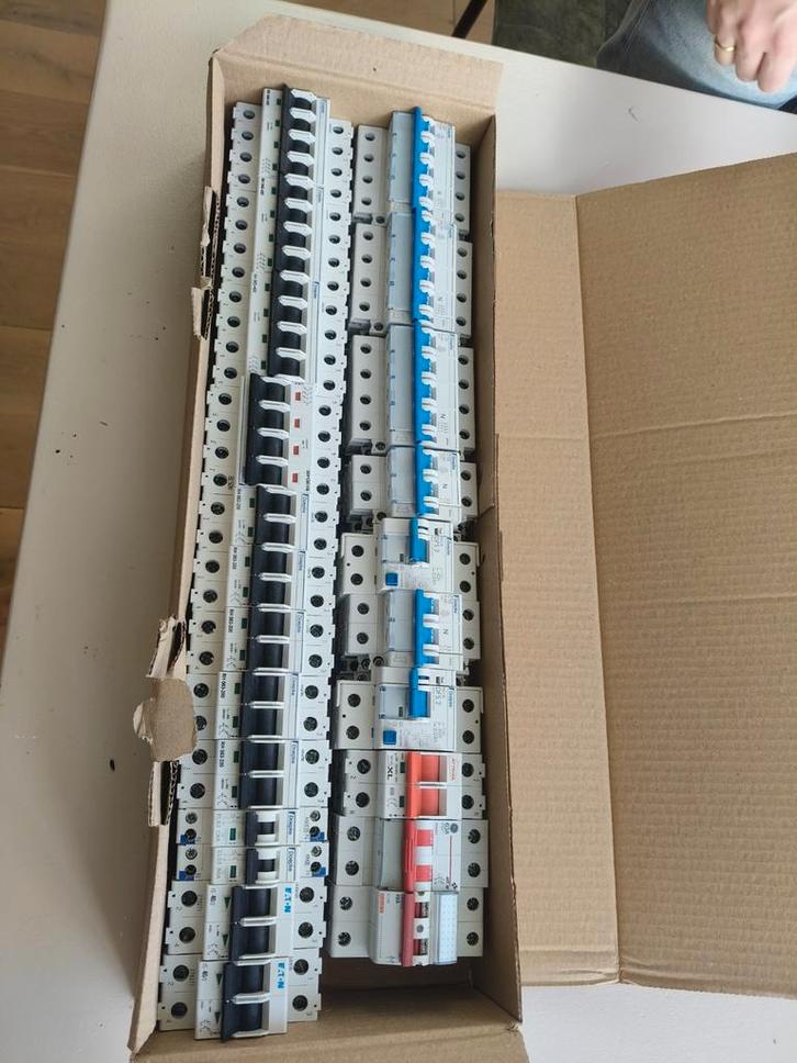 Diverse schakelaars Doepke, Eaton, Attema, Doe-het-zelf en Verbouw, Elektra en Kabels, Gebruikt, Schakelaar, Verzenden