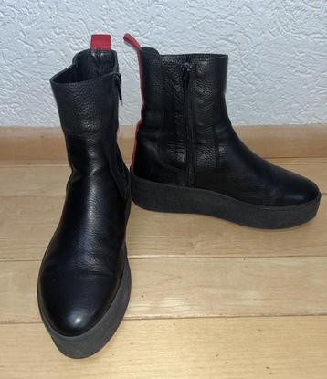 Via Vai enkellaarzen maat 37 zwart echt leer rode accenten beschikbaar voor biedingen