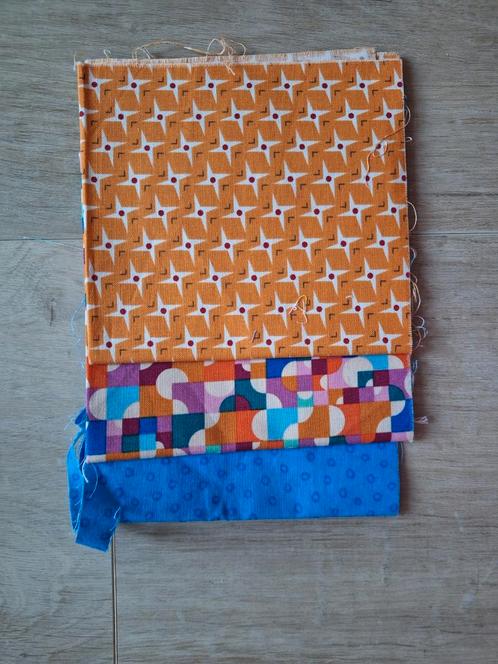Quilt stof retro print oranje paars blauw, Hobby en Vrije tijd, Stoffen en Lappen, Nieuw, Katoen, Minder dan 30 cm, Minder dan 30 cm