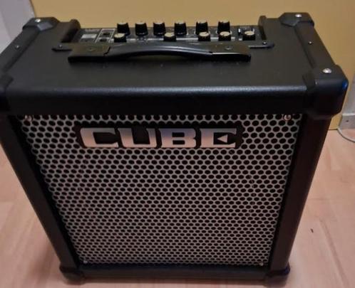gitaarversterker Roland Cube 40GX met pedaal, Muziek en Instrumenten, Versterkers | Bas en Gitaar, Zo goed als nieuw, Gitaar, Minder dan 50 watt