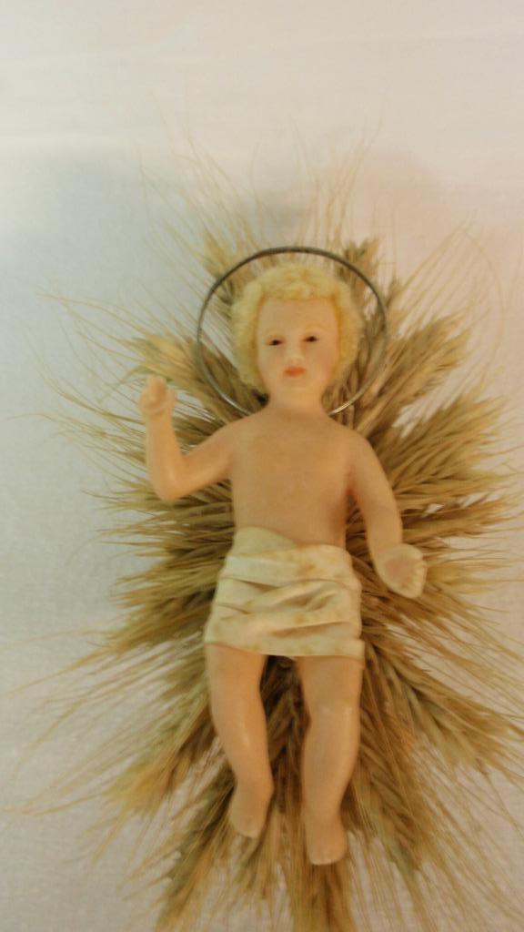 Oud wassen kindje Jesus met glazen oogjes in kribbetje, Diversen, Kerst, Gebruikt, Ophalen of Verzenden