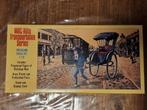 Rickshaw met display stand and case 1:24 NITTO, Hobby en Vrije tijd, Modelbouw | Figuren en Diorama's, Ophalen of Verzenden, Zo goed als nieuw