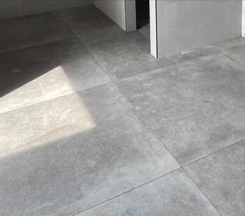 120 x 120 keramische tegels beschikbaar voor biedingen