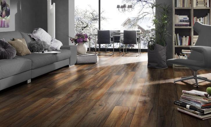 Laatste partij brede 24 cm bruin laminaat te koop 90m2, Huis en Inrichting, Stoffering | Vloerbedekking, Nieuw, Laminaat, Bruin