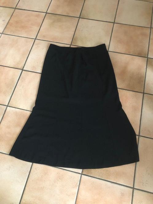 Pikzwarte rok van YESSICA, iets "klokkend", maat 46, mooi!, Kleding | Dames, Grote Maten, Zo goed als nieuw, Rok, Zwart, Ophalen of Verzenden