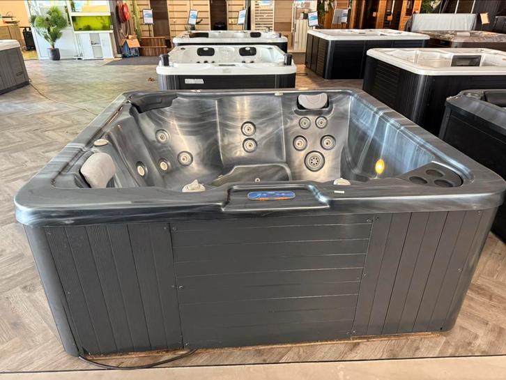 Jacuzzi balboa WEG=WEG, Tuin en Terras, Bubbelbaden en Hottubs, Zo goed als nieuw, Ophalen
