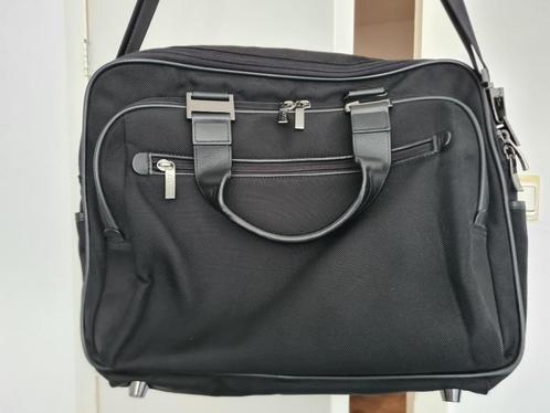 Laptoptas hugo boss, Computers en Software, Laptoptassen, Zo goed als nieuw, Schoudertas, Ophalen of Verzenden