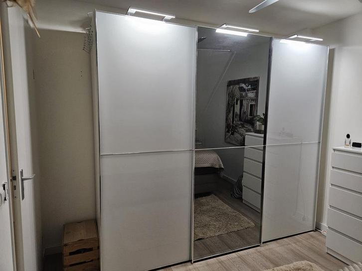 Goossens kledingkast Wit met spiegel en lampen, Huis en Inrichting, Kasten | Kledingkasten, Ophalen of Verzenden