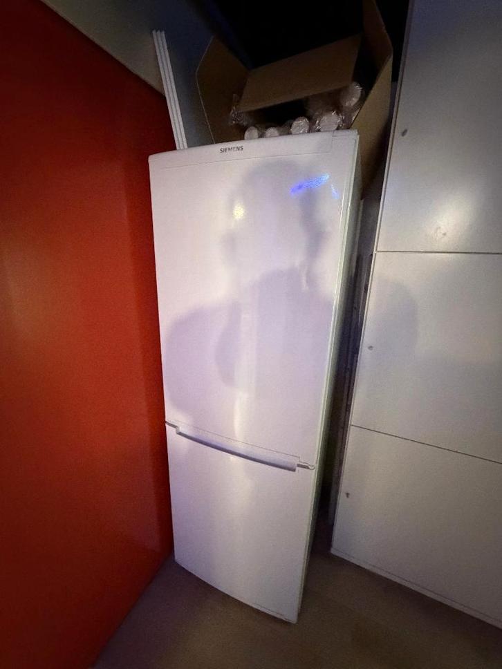 Vrijstaande koel-vriescombinatie, Witgoed en Apparatuur, Koelkasten en IJskasten, Gebruikt, Met aparte vriezer, 200 liter of meer