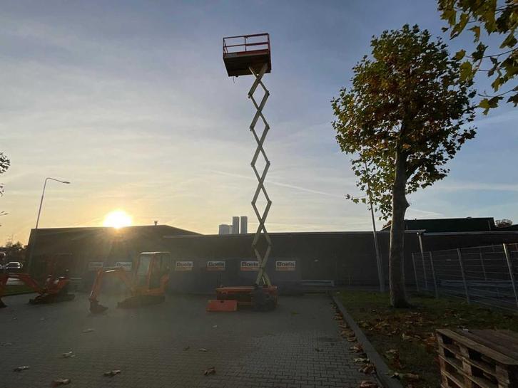 2013 Holland Lift HL-11816 Hoogwerker, Zakelijke goederen, Machines en Bouw | Liften, Steigers en Ladders