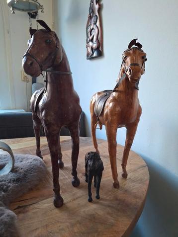 Antieke leren paarden, jaren '60/'70 beschikbaar voor biedingen