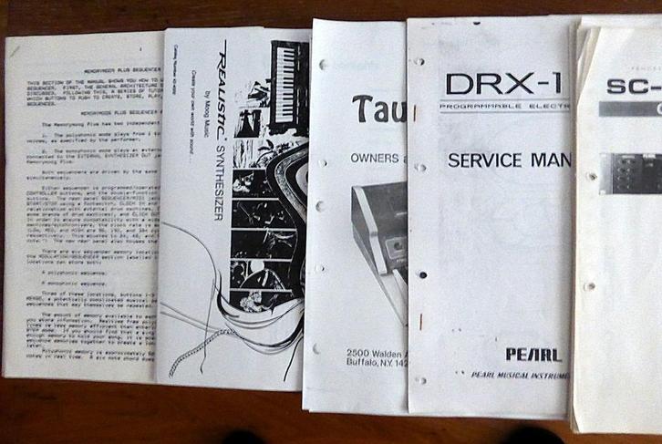 36 handleidingen van o.a. synthesizers - diverse merken, Muziek en Instrumenten, Instrumenten | Toebehoren, Zo goed als nieuw