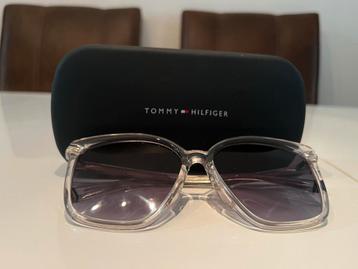 Tommy Hilfiger Zonnebril beschikbaar voor biedingen