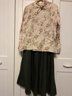 Mooie beige bloemen blouse en groene rok, Ophalen, Overige typen, Beige, Maat 42/44 (L)