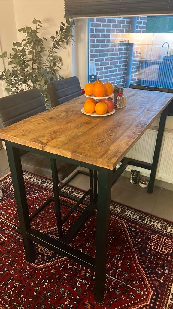 Bartafel Kyan met twee barstoelen, Huis en Inrichting, Tafels | Statafels, Zo goed als nieuw, Ophalen of Verzenden