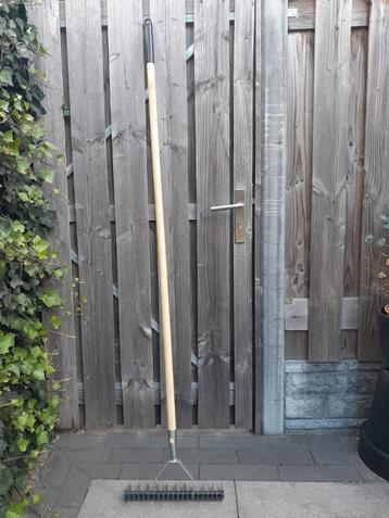 Welkoop verticuteer hark beschikbaar voor biedingen