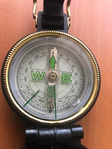 Oud kompas van het merk ENGINEER DIRECTIONAL COMPASS beschikbaar voor biedingen