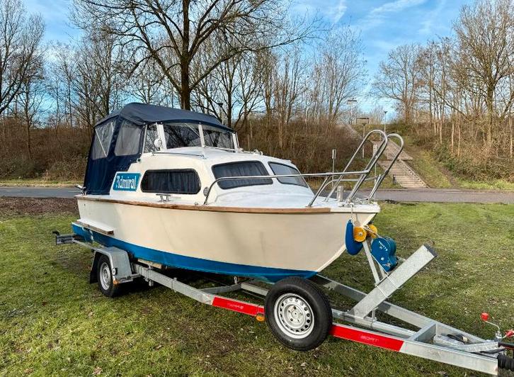 Kajuitboot 590, Watersport en Boten, Sloepen, Zo goed als nieuw, 10 tot 30 pk, 3 tot 6 meter, Binnenboordmotor, Diesel, Polyester
