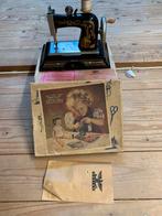 Antieke oud kinderspeelgoed naaimachine, Antiek en Kunst, Antiek | Speelgoed, Ophalen of Verzenden