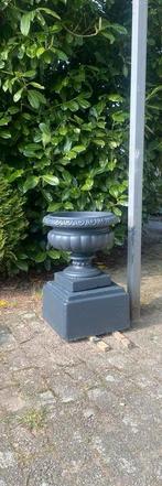 De laaste betonnen antraciete bloempot op voet 40x50 cm €90, Tuin en Terras, Bloempotten, Ophalen, 40 cm of meer, Rond, Nieuw