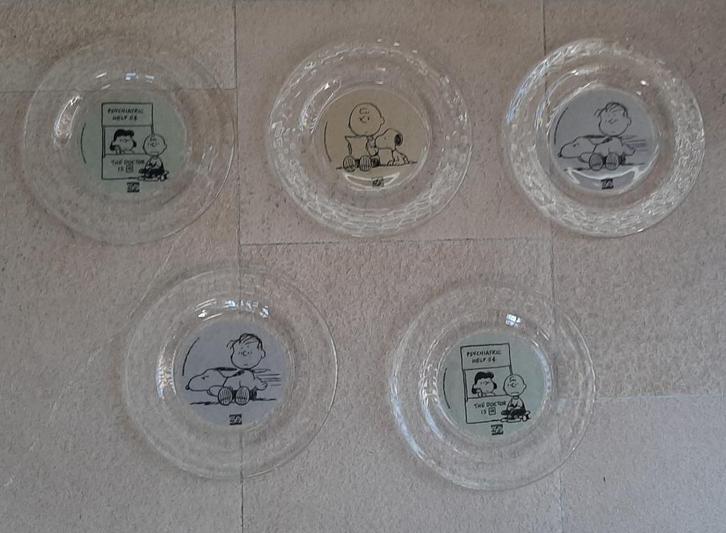 5 Glazen Snoopy bordjes 50-jarig jubileum, Verzamelen, Stripfiguren, Gebruiksvoorwerp, Snoopy, Ophalen of Verzenden