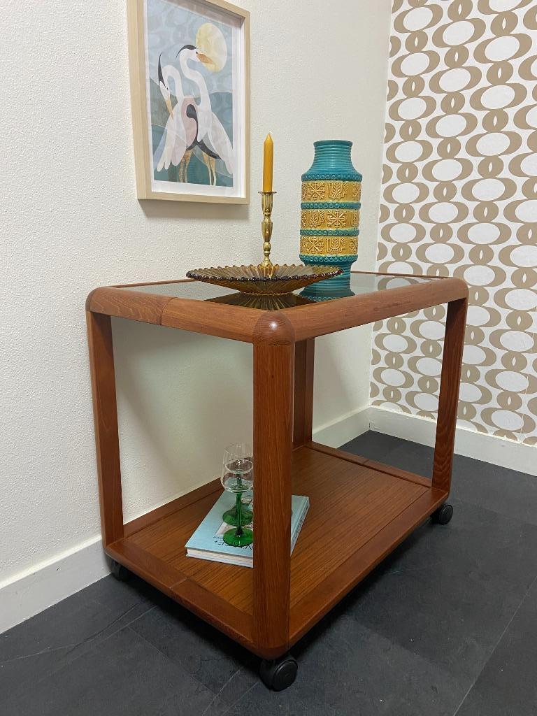 Vintage Deense bijzettafel van teak en rookglas, Ophalen, 55 tot 75 cm, Zo goed als nieuw, Deens design