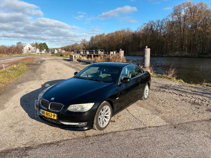 BMW 3-Serie Cabrio (E93) 320i 170pk Aut. 2010 Zwart, Auto's, BMW, Particulier, 3-Serie, ABS, Achteruitrijcamera, Airbags, Airconditioning