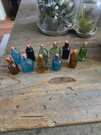 Antieke miniatuur flesjes in doosje, Ophalen of Verzenden, Zo goed als nieuw