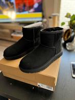 UGGS Classic mini zwart Maat 39, Nieuw, Ophalen of Verzenden, Uggs classic mini, Zwart