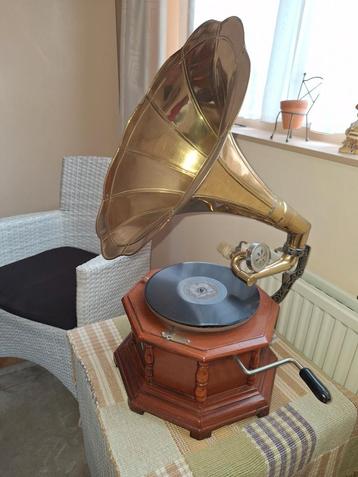 Antieke grammofoon 'His Master's Voice' beschikbaar voor biedingen