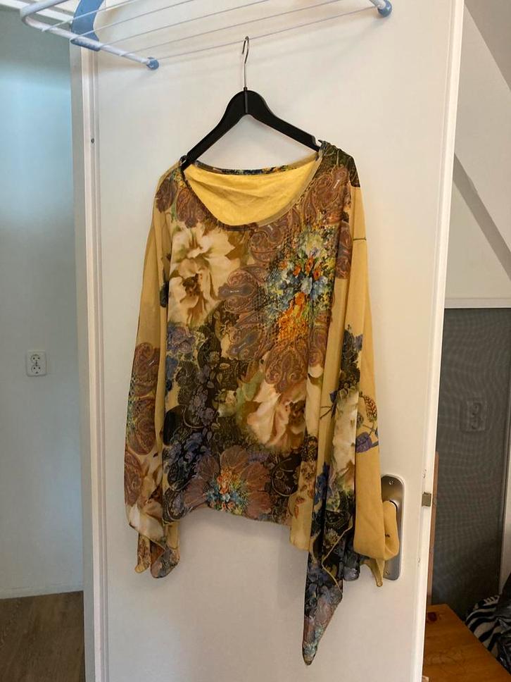 Vleermuismodel geel bloemig doorschijnend, Kleding | Dames, Grote Maten, Zo goed als nieuw, Blouse of Tuniek, Geel, Ophalen of Verzenden