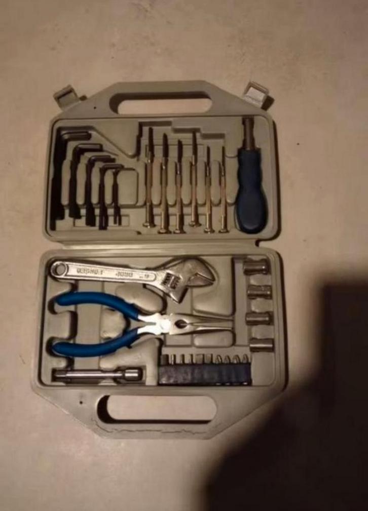 Verkoop Gereedschapsset met precisie schroevendraaiers, inbu, Doe-het-zelf en Verbouw, Gereedschap | Handgereedschap, Zo goed als nieuw