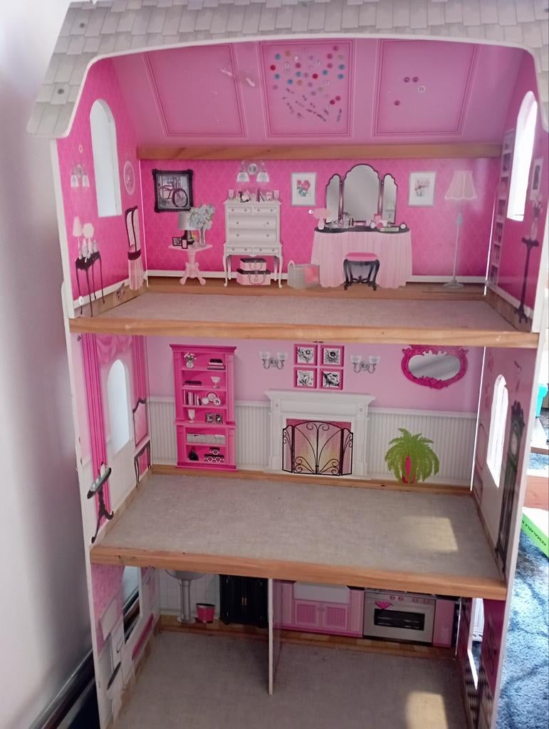 Groot Barbiehuis met veel accessoires, Kinderen en Baby's, Speelgoed | Poppenhuizen, Gebruikt, Poppenhuis, Ophalen of Verzenden