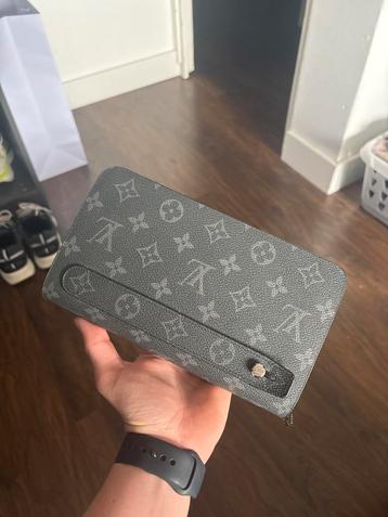 Nieuwe Louis Vuitton Wallet/Pochette - Unisex beschikbaar voor biedingen