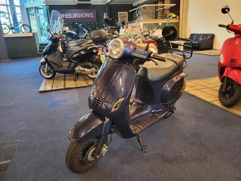 Znen Snorscooter Riva 25km of 45km scooter 2016 (DFH-02-F), Fietsen en Brommers, Snorfietsen en Snorscooters, Gebruikt, Overige merken