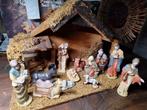 Complete kerststal met houten stal en diverse figuren., Diversen, Kerst, Ophalen of Verzenden, Zo goed als nieuw