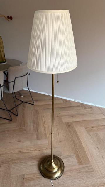 IKEA IKEA ÅRSTID  Staande lamp, messing/wit ‭ beschikbaar voor biedingen