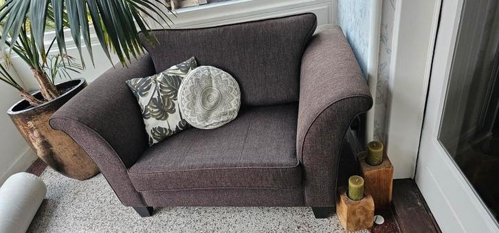 Twee bruine loveseats - comfortabel en stijlvol!, Huis en Inrichting, Fauteuils, Gebruikt, Stof, 75 tot 100 cm, Ophalen