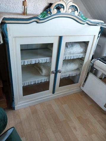 Vintage vitrine opzetkast uit Belgische Ardennen  beschikbaar voor biedingen