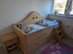 Uniek handgemaakt kinderbed van hout met hartjes+nachtkastje, Ophalen, Gebruikt, Eenpersoons