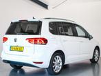 Volkswagen Touran 1.5 TSI Highline 7-Persoons, Panoramadak,, Auto's, Volkswagen, 4 cilinders, 150 pk, 7 stoelen, Wit